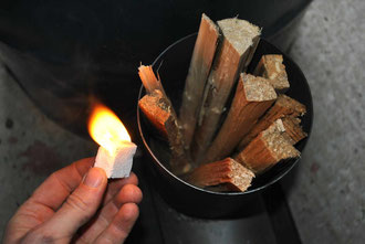 Anzünden der Holzladung