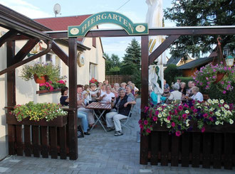 Vereinsheim mit Biergarten (Foto: Friedhold Lippmann)