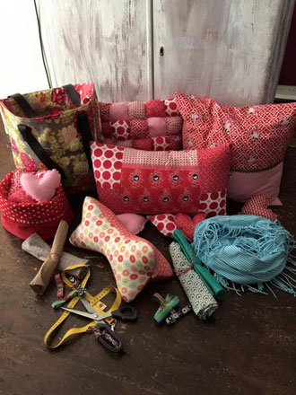 Leseknochen, Muttertag, Fransenschal, Markttasche, Farbenmix, Patch mit Liebe Kissen, Kissen, Biscuit, Biscuit Kissen