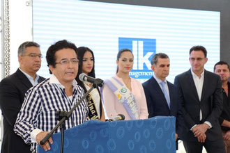 Empresarios y autoridades oficiales en la presentación pública del proyecto inmobiliario Mall del Pacífico. Manta, Ecuador.