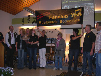 Der Fanclub präsentiert sein neues Transparent