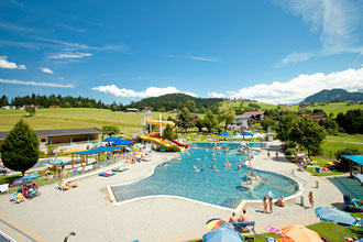 Spaß und Abkühlung für die Kinder im Abtenauer Freibad