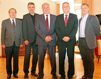 Der neue Lions-Vorstand zu Besuch bei Bürgermeister Dr. Reinhard Resch: Dr. Georg Gruber, Mag. Thomas Tauber, Bürgermeister Dr. Reinhard Resch, Mag. Thomas Neuhauser und Mag. Stefan Taglieber (von links). © Stadt Krems