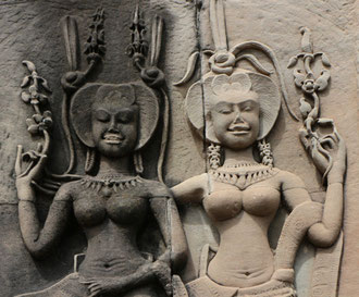 Devatas, himmliche Wesen in Ecken von Angkor Wat