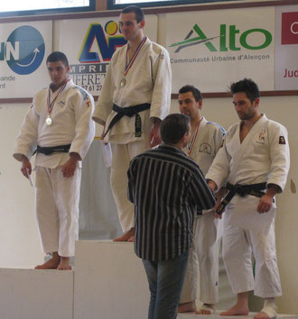 Podium -73 kg: 1er Corentin Anne etb 3ème Jocelyn Ramos