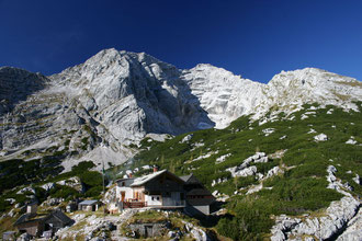 Die Hesshütte mit ihrem Hausberg, dem Hochtor