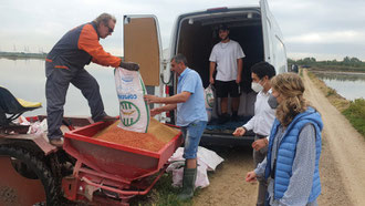 Concejales del Grupo Popular junto con los agricultores