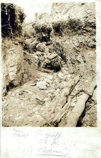 Gefallener Franzose in einem Schützengraben in Verdun (Archiv Arne B.)