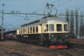 Grün/crèmer Südostbahn ABe 4/4 80 in Wädenswil. Quelle: Postkarte Herausgegeben durch die Schweizerische Südostbahn