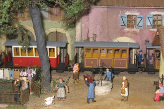Detail des Spur 0e Moduls der Kleinstadt Saint-Paule von Michael Kohler mit Spur 0e Personenwagen der Tramway de la Sarthe (TS) von Hanspeter Stähli, unter dem Begriff Schmalspurbahn Team (TS), privat an der Spur-0-Expo 2013