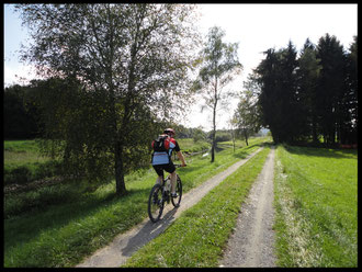Entlang des Loisachkanals bei Herrnhausen.