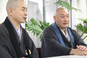 （左から）「龍雲寺」細川副住職、　「松泉寺」森副住職