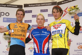 Rolf Kobelt 2., Sieger Robin Traber und 3. Platz Silvan Dillier aus Schneisingen.