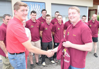 Handshake von Stephan (li) und Markus Fellner