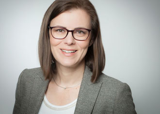 Deike Burkhardt als Leiterin von www.db-textservice.de