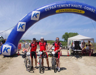 Bottroper Teilnehmer an der Radsport-Weltmeisterschaft der Feuerwehrleute auf Korsika. Foto: Stadt Bottrop