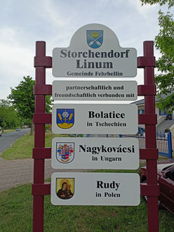 Gemeindeschild von Linum (Storchendorf) nach der Restaurierung 2022 von mir selbst