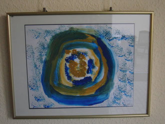 Sehen Sie den Rahmen, das helle Passepartout und die imitierte blaue Schattenfuge?