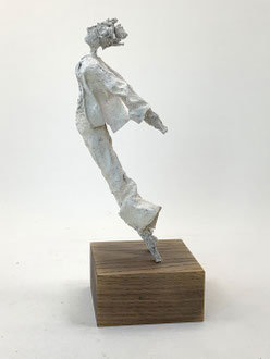 Kleine monochrome Skulptur - Pappmache/mixed media - 27 cm 