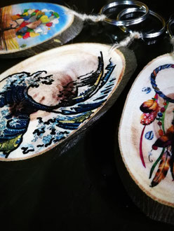 tris di portachiavi in legno di mimosa - legno stampato su grafica colorata