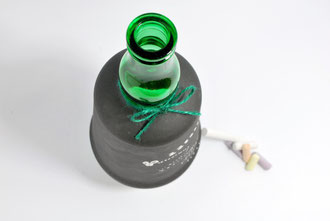 BT140 - dettaglio bottiglia da tavola a base cromatica verde con parete a lavagna riscrivibile - dim.150 cl