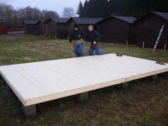 Lägg golvsektionen på plats