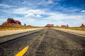 Highway, Monument Valley, Utah, USA (C6)