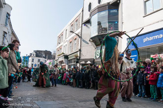 Irlande, Comté du Connemara, Galway, parade de la St-Patrick, comédiens et jongleurs