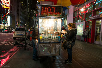 Hot-Dog_Time_Square