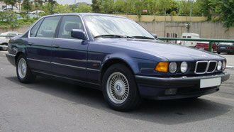 BMW 750i (E32)