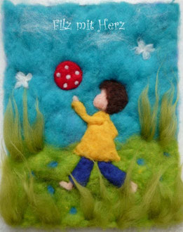 WOLLBILD JUNGE MIT BALL - FILZ MIT HERZ  FILZBILDER WOLLBILDER