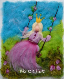 WOLLBILD DORNRÖSCHEN AUF SCHAUKEL - PRINZESSIN- FILZ MIT HERZ  FILZBILDER WOLLBILDER