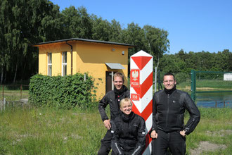 Nach dem Foto hatte JD es geschafft seine Transalp umzuschmeißen. Beiden ist aber zum Glück nichts passiert!