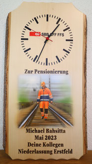 Holzuhr bemalen / Pensionsgeschenk / SBB