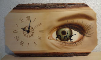 Holzuhr Auge 