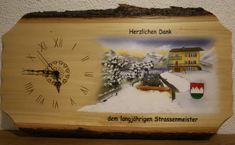 Holzuhr für Strassenmeister Riemenstalden