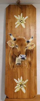 Wandbild Kuh mit Edelweiss auf Eichenholz /  40 x 120 cm / 