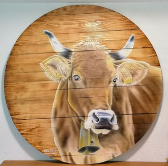 Zu verkaufen Fr. 450.-  / Kuh Airbrush auf Holz / mit Lack versiegelt / 120 cm Durchmesser