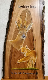 Fuchs und Reh auf Nussbaumholz