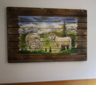 Holzwandbild /  Schaf mit Schärhorn 