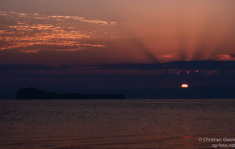 ZweiteStation auf der Anreise am Strand des Lago di Bolsena kurz nach Sonnenaufgang