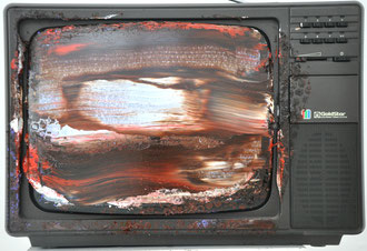 fernsehen 2014  Malerei auf Fernsehapparat  32 x 46 x 36 cm