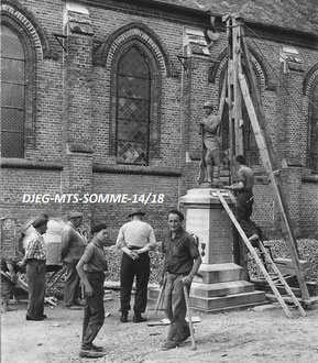 "Le Poilu" - Mise en place du monument de Plachy-Buyon en 1926