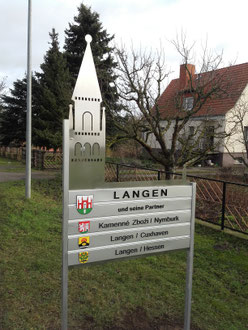 Gemeindeschild von Langen nach Restauration 2021 von mir selbst, Einzelbuchstaben und Wappenpodest aus Acryl 3mm, Laserschnitt, Wappenaufkleber