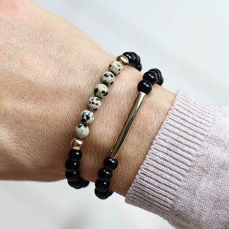 handgemachtes modernes edelstein armband aus onyx perlen in schwarz und gold