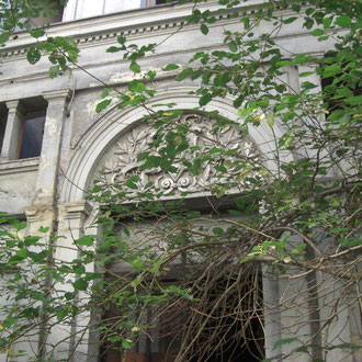 Das Eingangsportal der Oschatz`schen Villa.