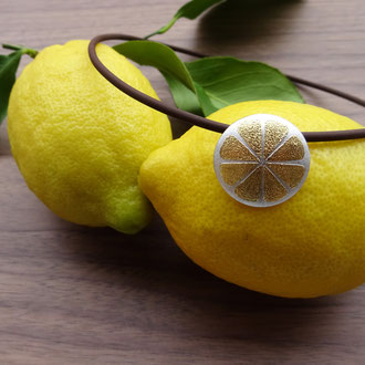 Anhänger "Lemon" in Silber 925 mit aufgeschweisstem Feingold, Preis ohne Kautschukcollier CHF 400.-