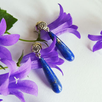 Ohrstecker in Weissgold 750 mit zwei Brillanten und beweglichen Lapislazuli-Pampeln, Kundenaufrag