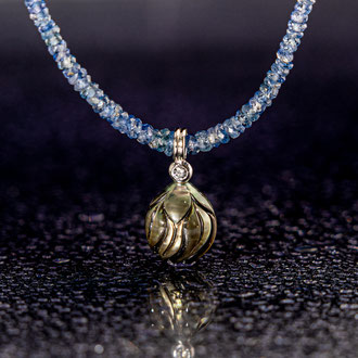 Tahiti-Perle graviert mit weissem Brillant, in Weissgold 750