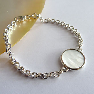 Anker-Bracelet in Silber 925 mit einem gefassten Perlmuttplättchen, CHF 250.- plus MWST